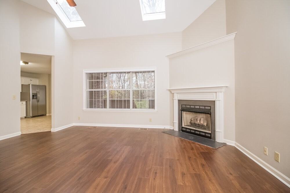 6333 Paddington Way - Photo 3 of 16