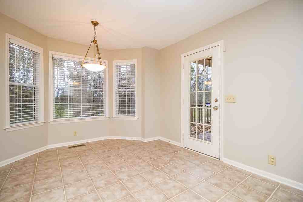 6333 Paddington Way - Photo 5 of 16