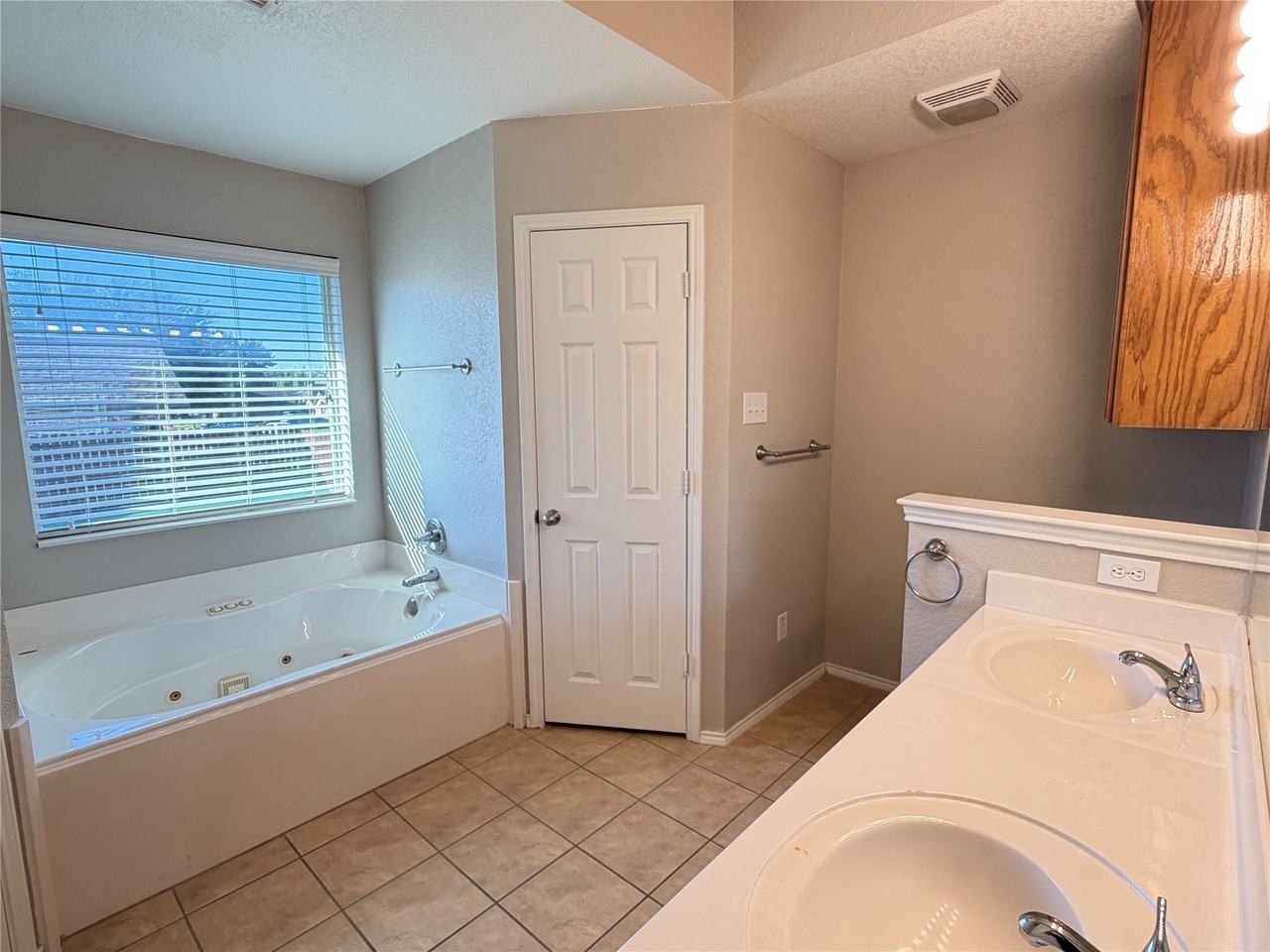 5932 Highcrest Dr - Photo 4 of 16