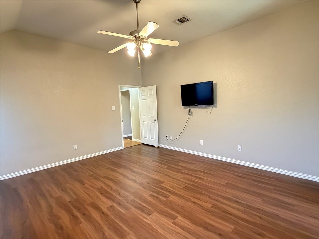 5932 Highcrest Dr - Photo 5 of 16