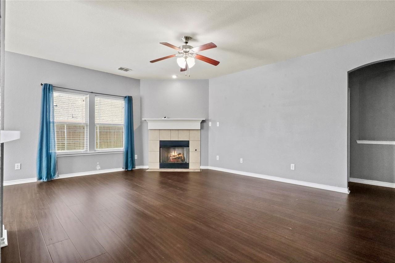5839 Candlelight Ln - Photo 5 of 19