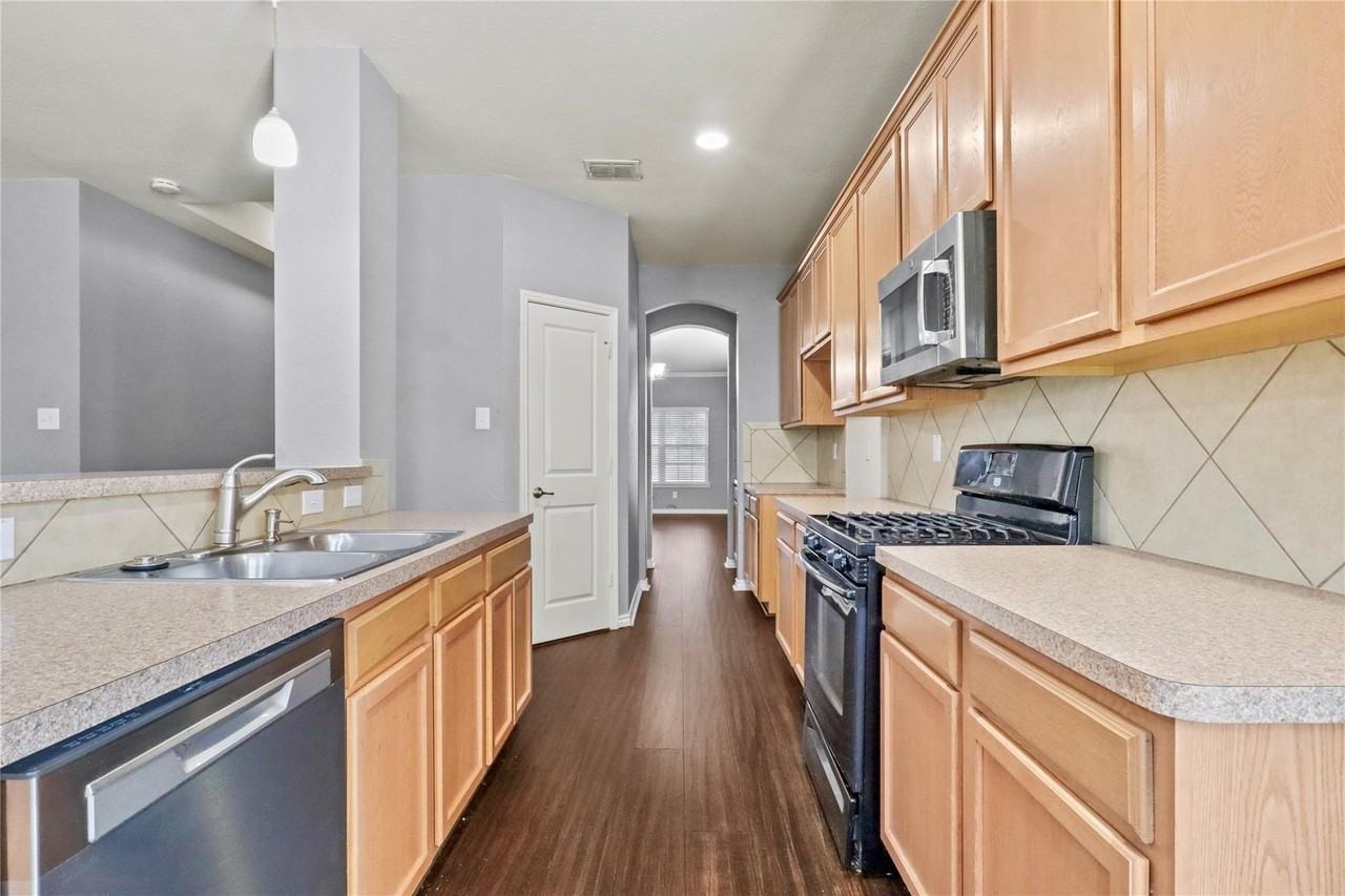 5839 Candlelight Ln - Photo 7 of 19