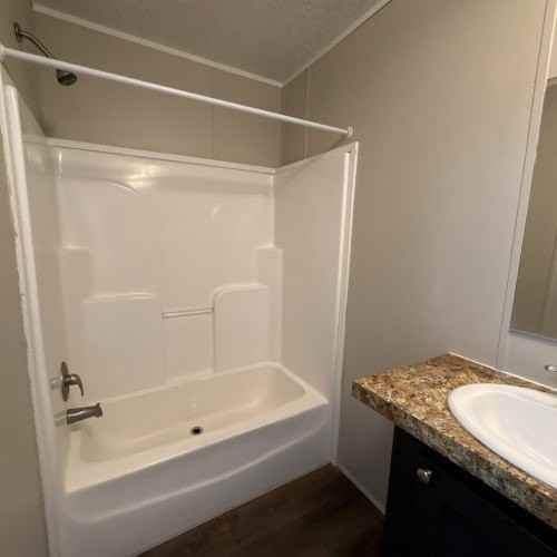 162 Railway Ave - Photo 2 of 22