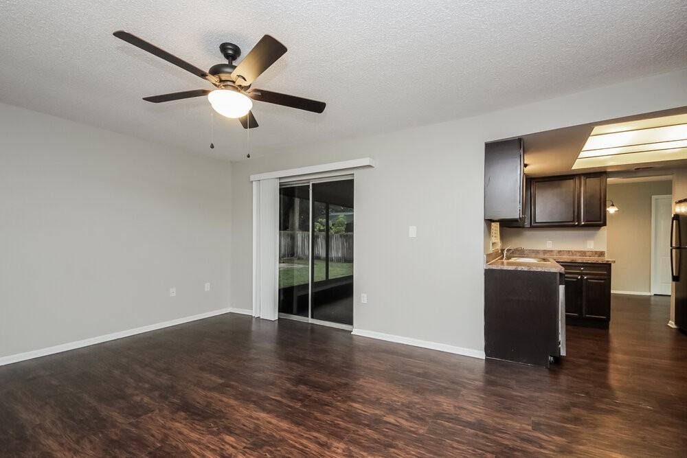 1605 Colony Ave - Photo 4 of 16