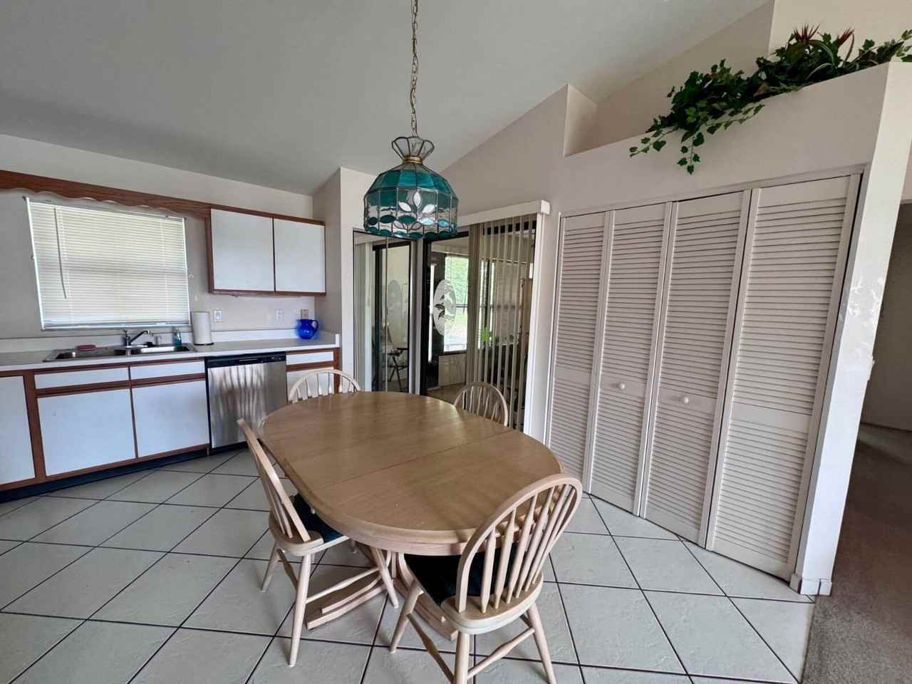 304 Villaway - Photo 5 of 23
