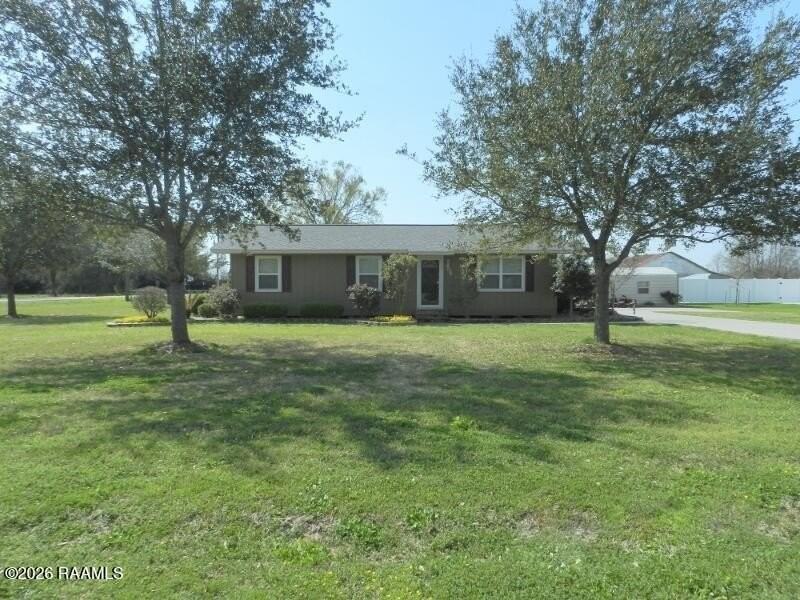 905 Roper Dr - Photo 2 of 10