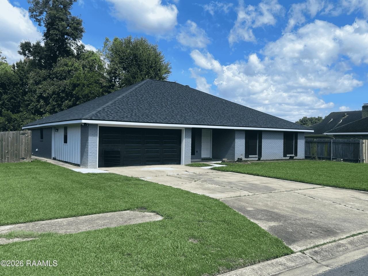102 Briarwood Dr - Photo 2 of 19