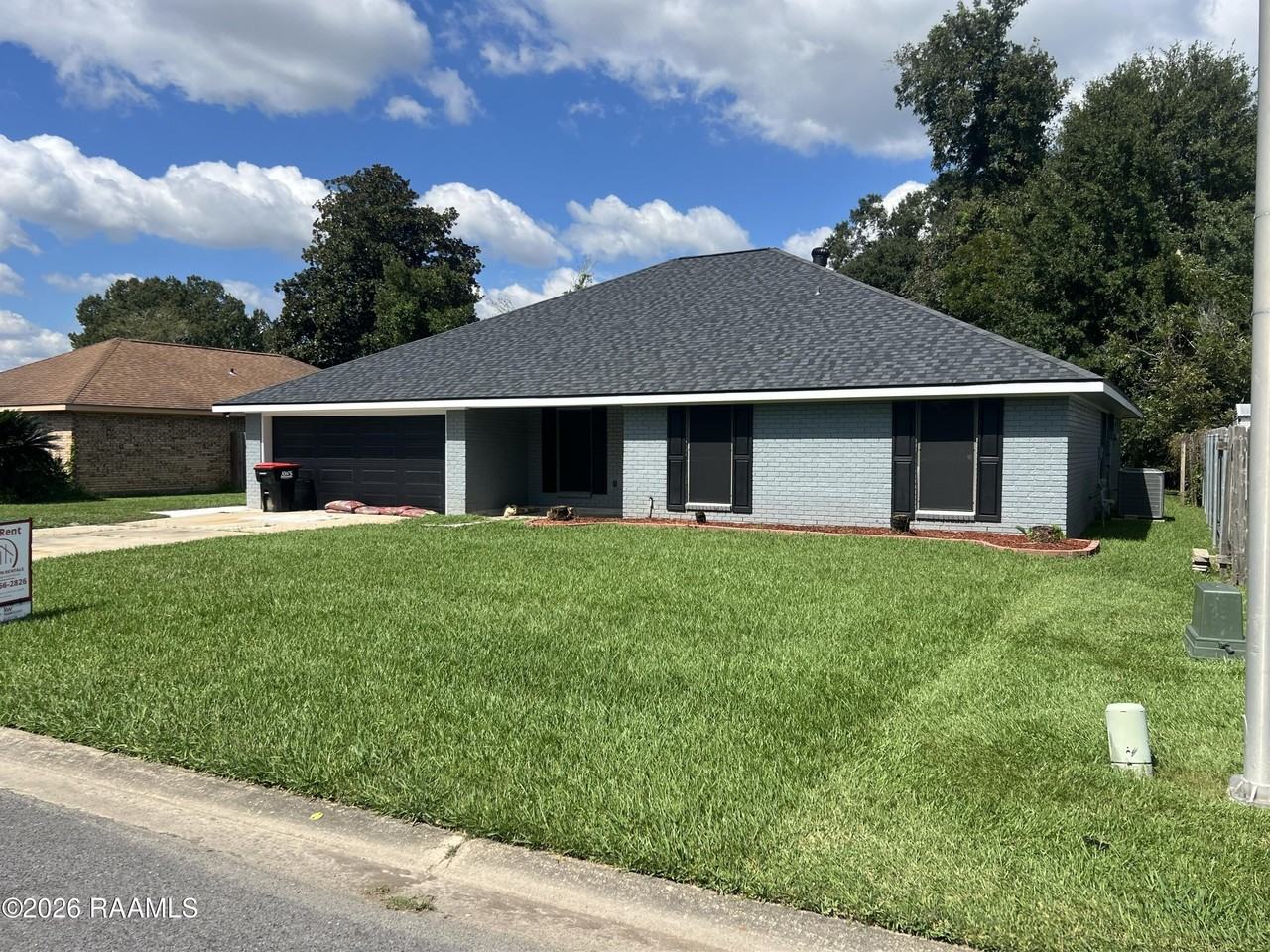 102 Briarwood Dr - Photo 3 of 19