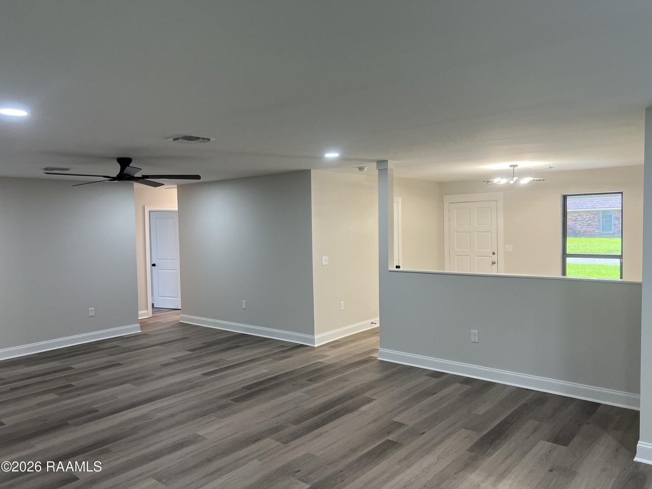 102 Briarwood Dr - Photo 4 of 19