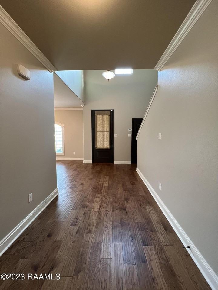 300 Cautillion Dr - Photo 5 of 30