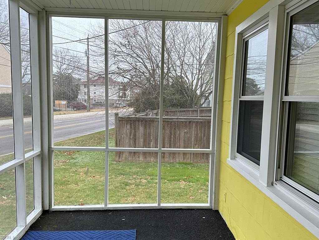 412 Norfolk Ave - Photo 3 of 10