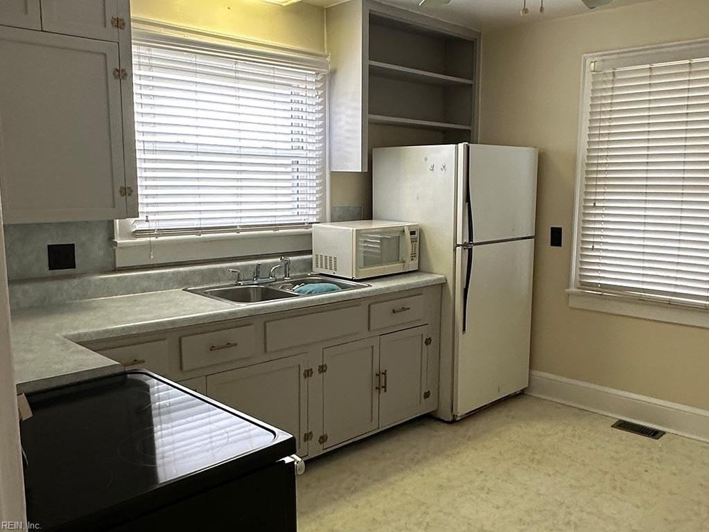 412 Norfolk Ave - Photo 4 of 10