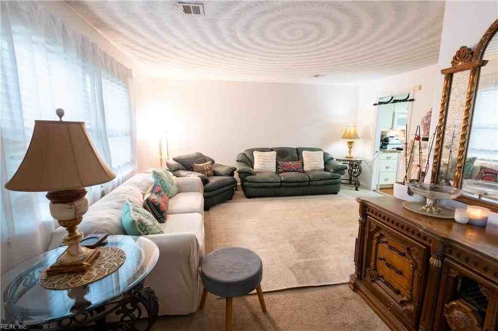 4224 Radcliffe Ln - Photo 5 of 32