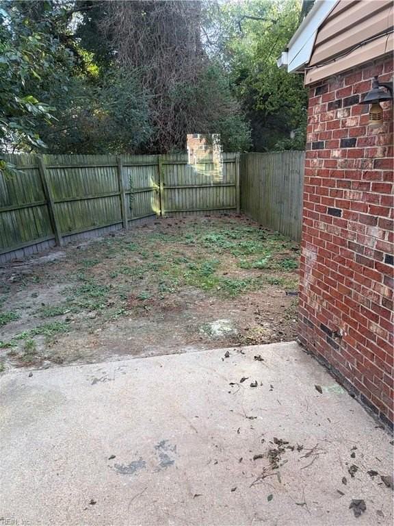 801 S Grosvenor Ct - Photo 3 of 11