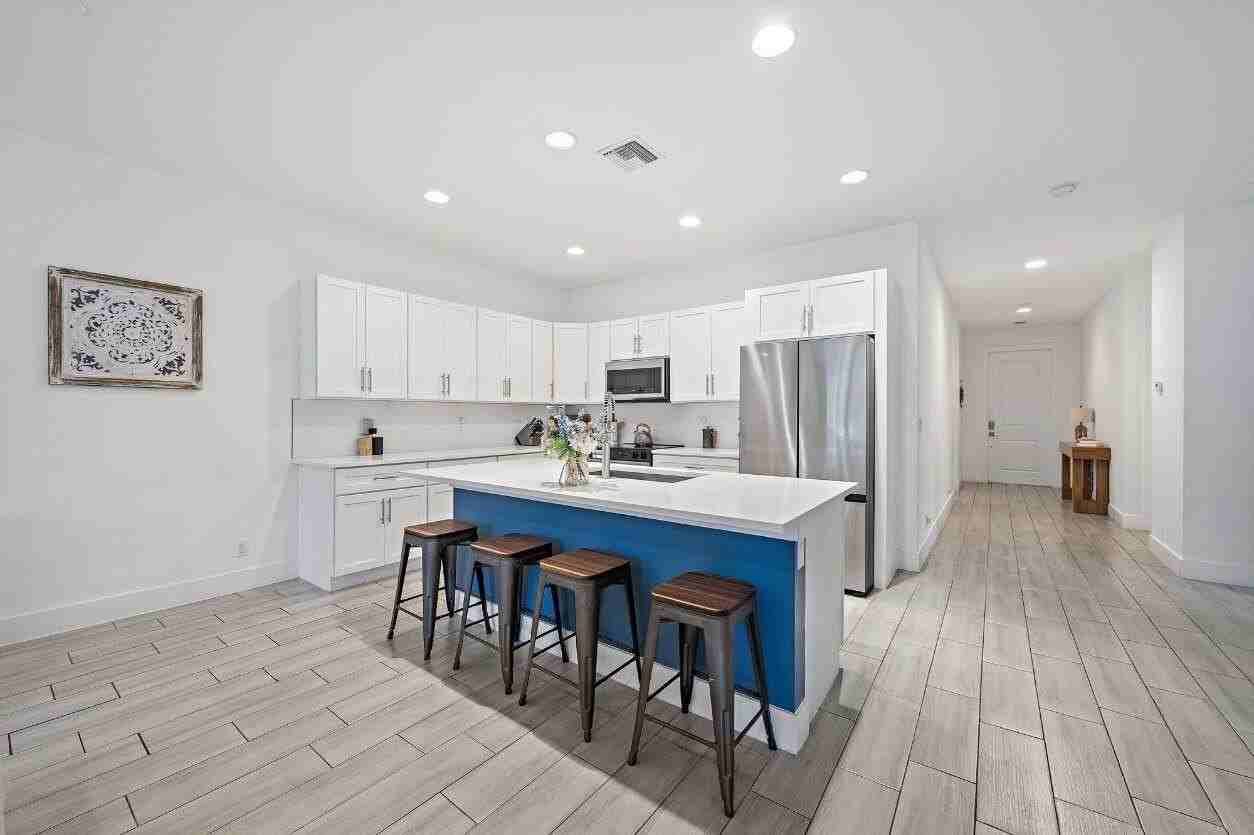 18050 Limestone Creek Rd - Photo 3 of 20