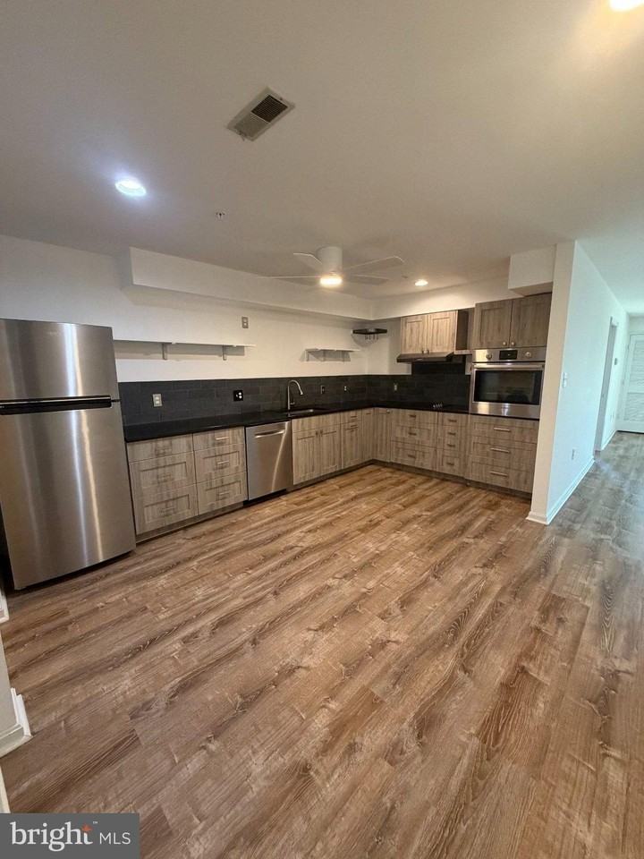2900 Shipmaster Way #116 - Photo 5 of 19