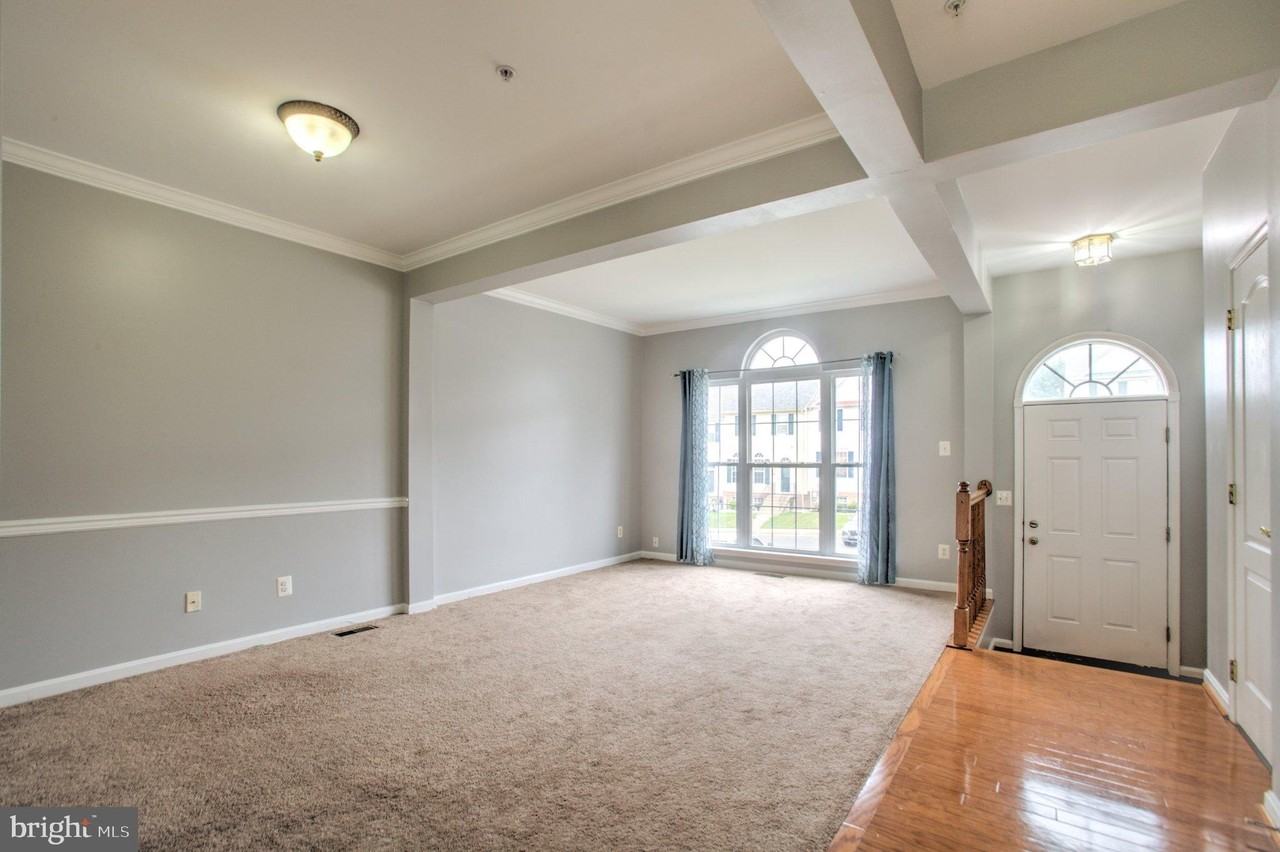 564 Kirkcaldy Way - Photo 2 of 28
