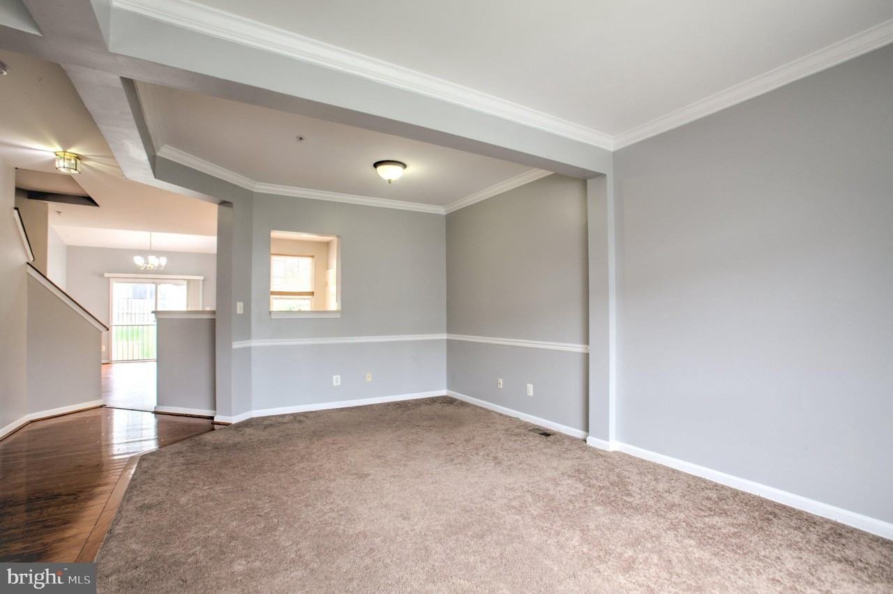 564 Kirkcaldy Way - Photo 3 of 28