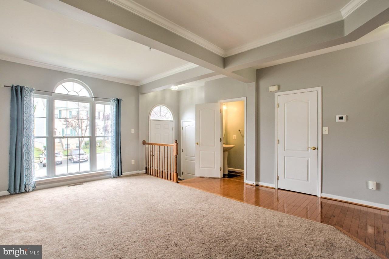 564 Kirkcaldy Way - Photo 5 of 28