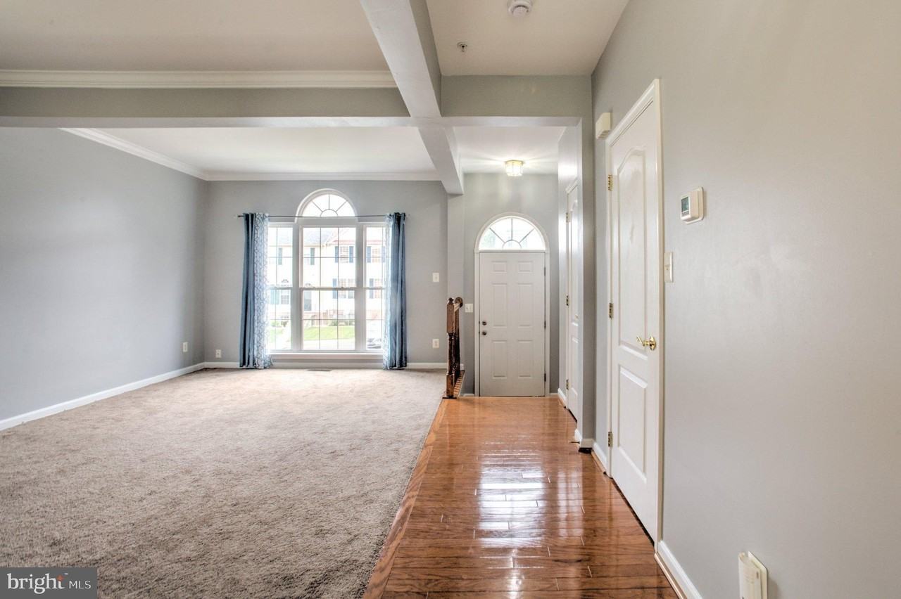 564 Kirkcaldy Way - Photo 6 of 28