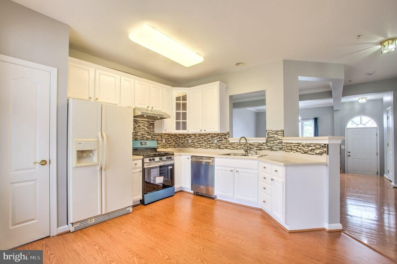 564 Kirkcaldy Way - Photo 7 of 28