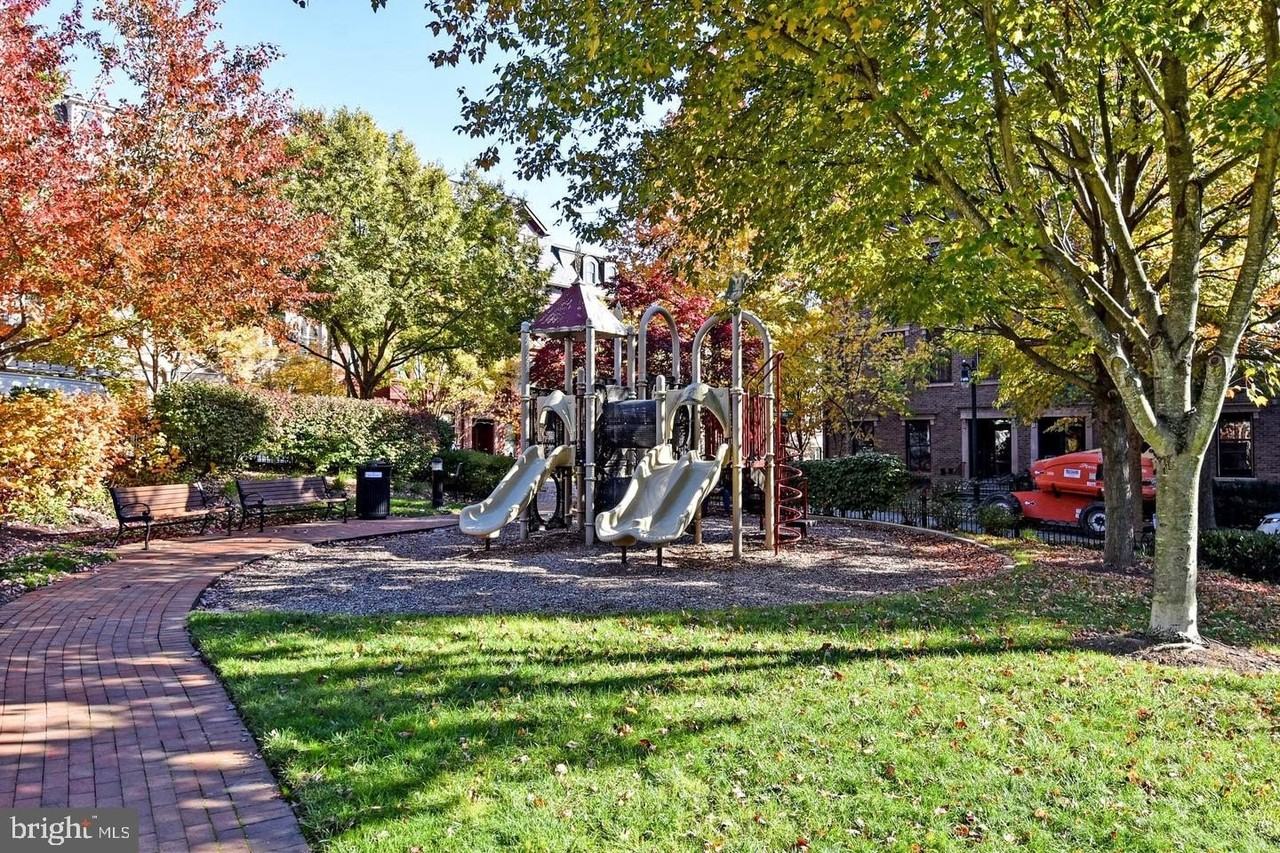 12525 Linda View Ln - Photo 5 of 50