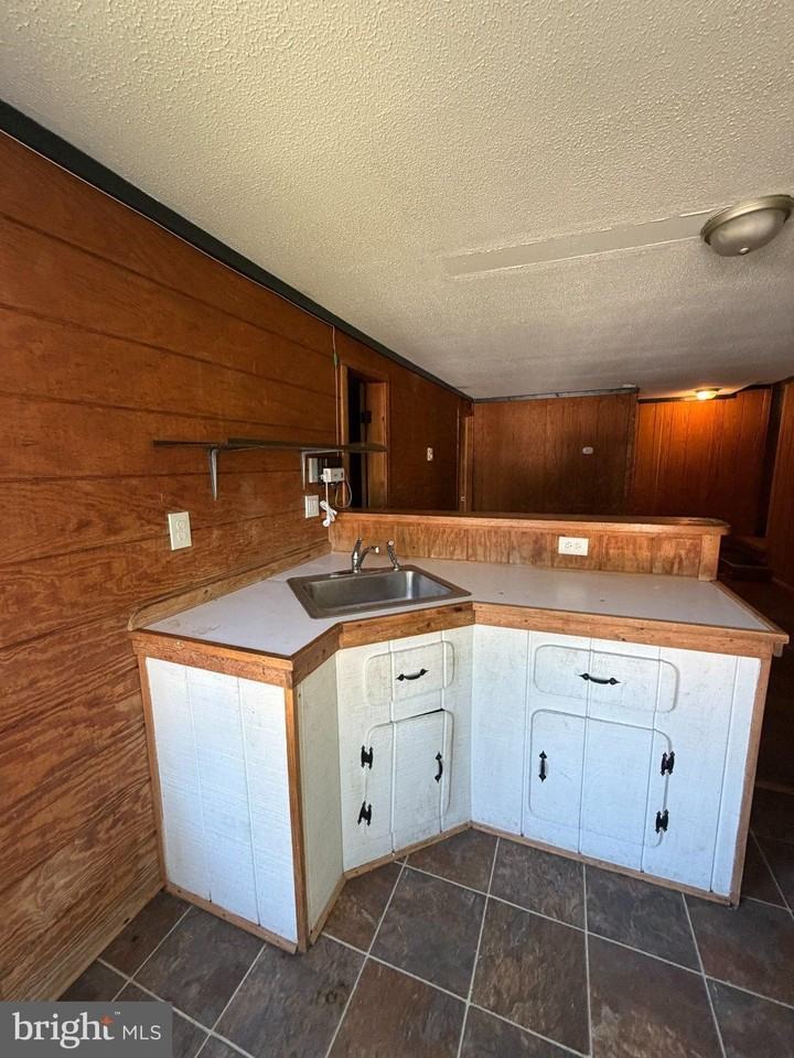 312 E Broadway #4 - Photo 5 of 11