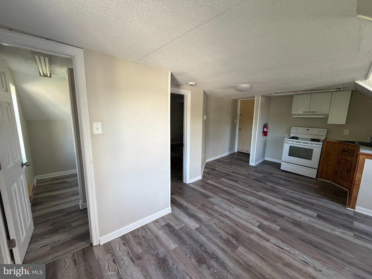 312 E Broadway #5 - Photo 4 of 9