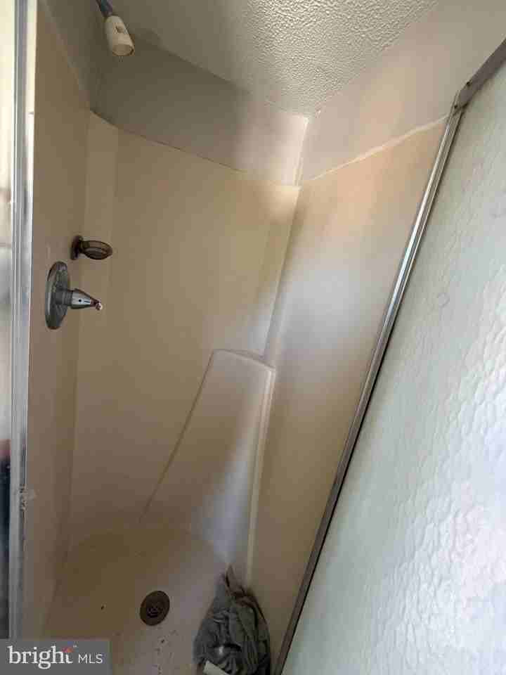 312 E Broadway #5 - Photo 5 of 9