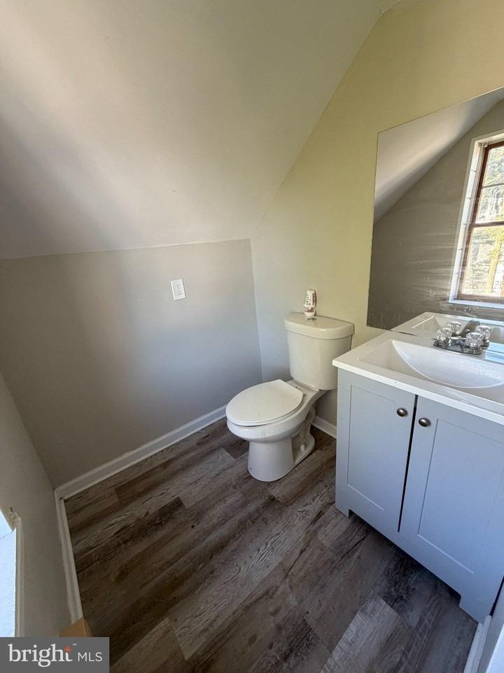 312 E Broadway #5 - Photo 6 of 9