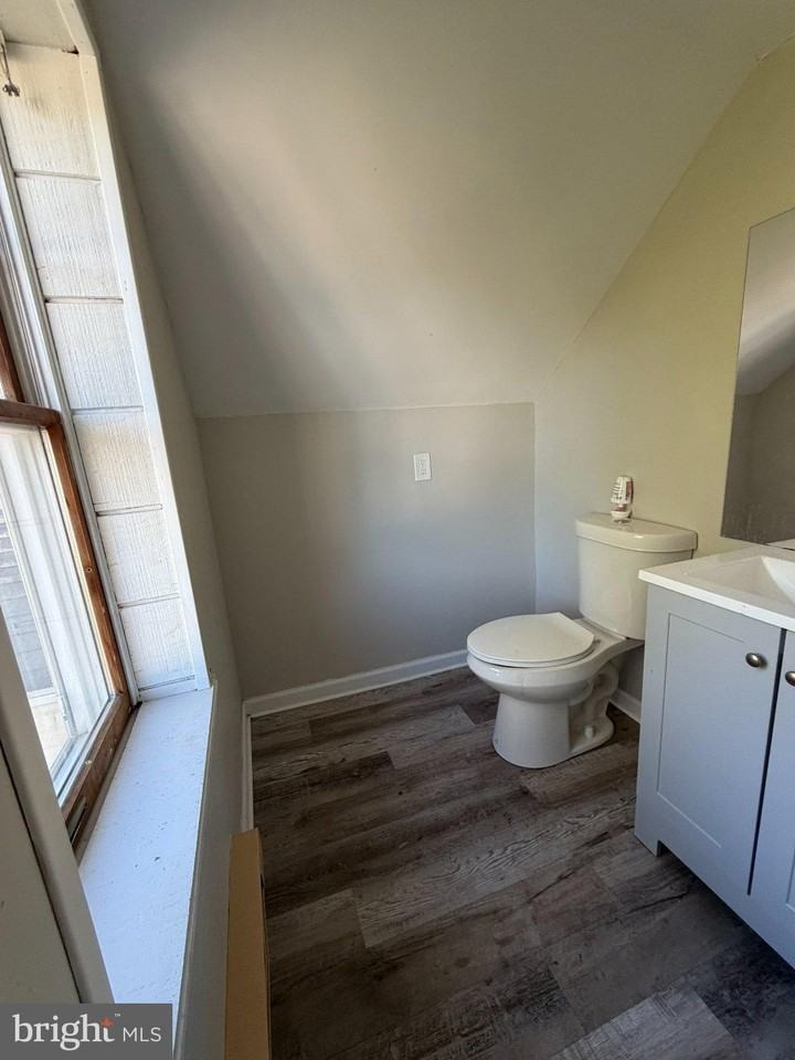 312 E Broadway #5 - Photo 7 of 9
