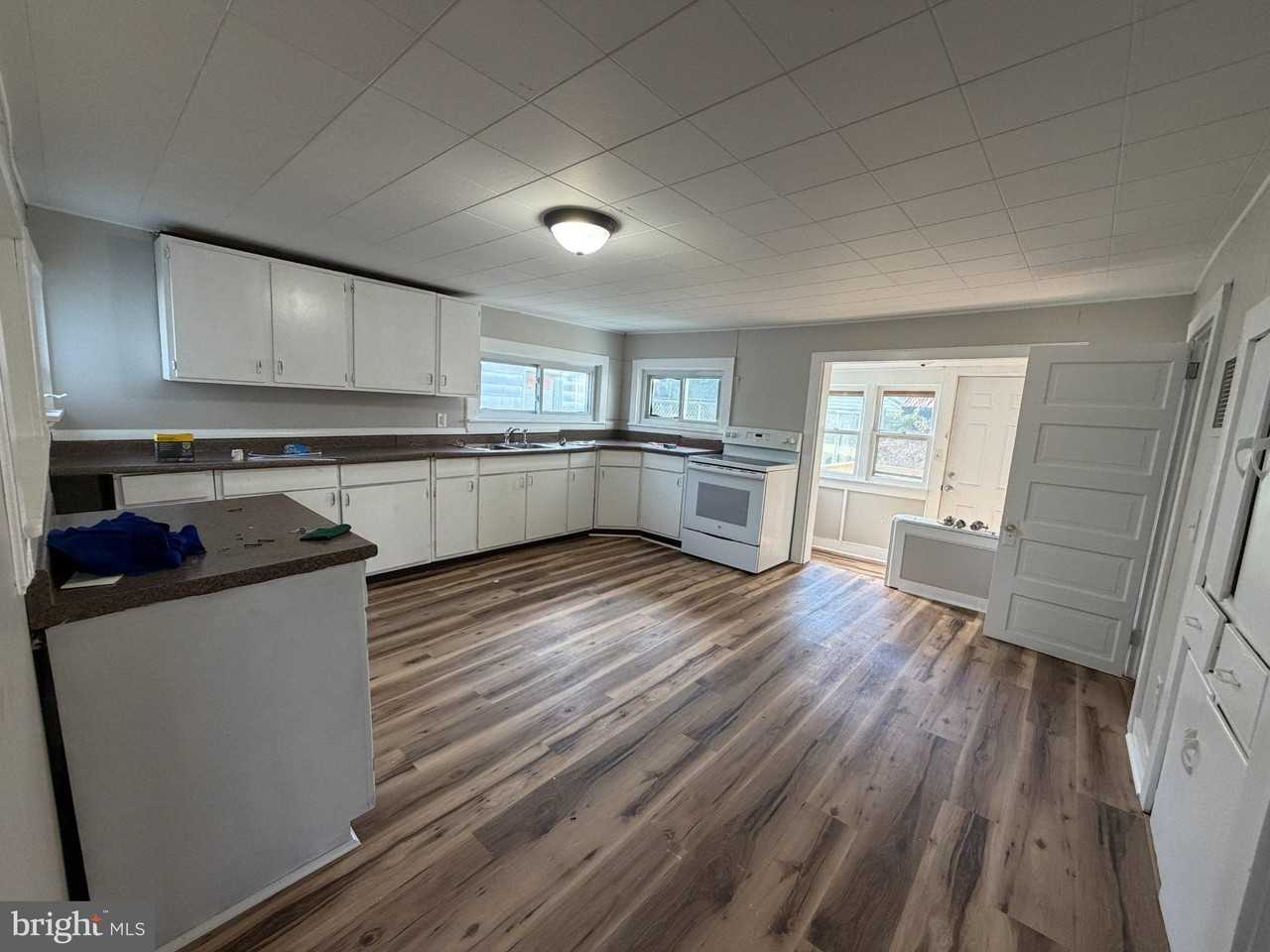 21 E Pittsfield St - Photo 3 of 14