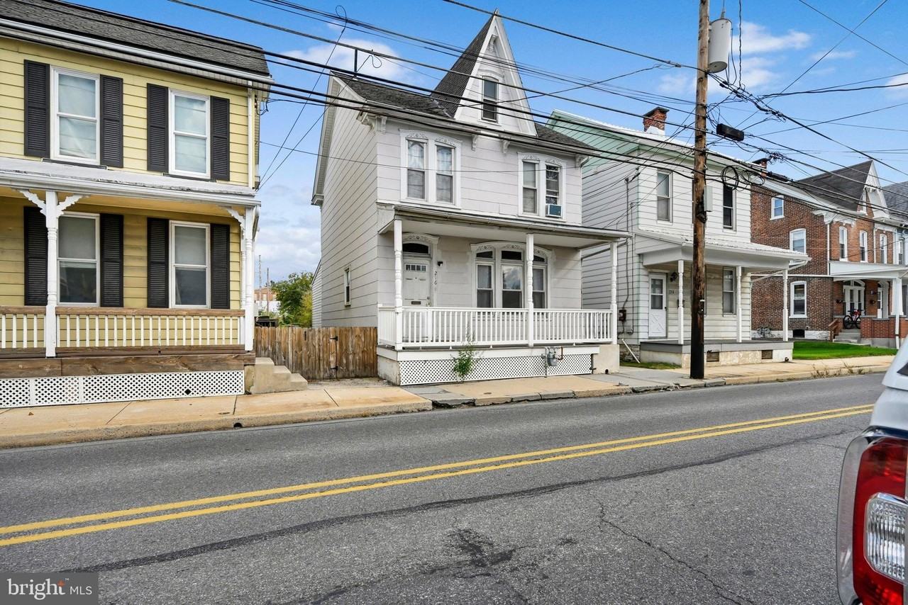 216 Greenwich St - Photo 3 of 32
