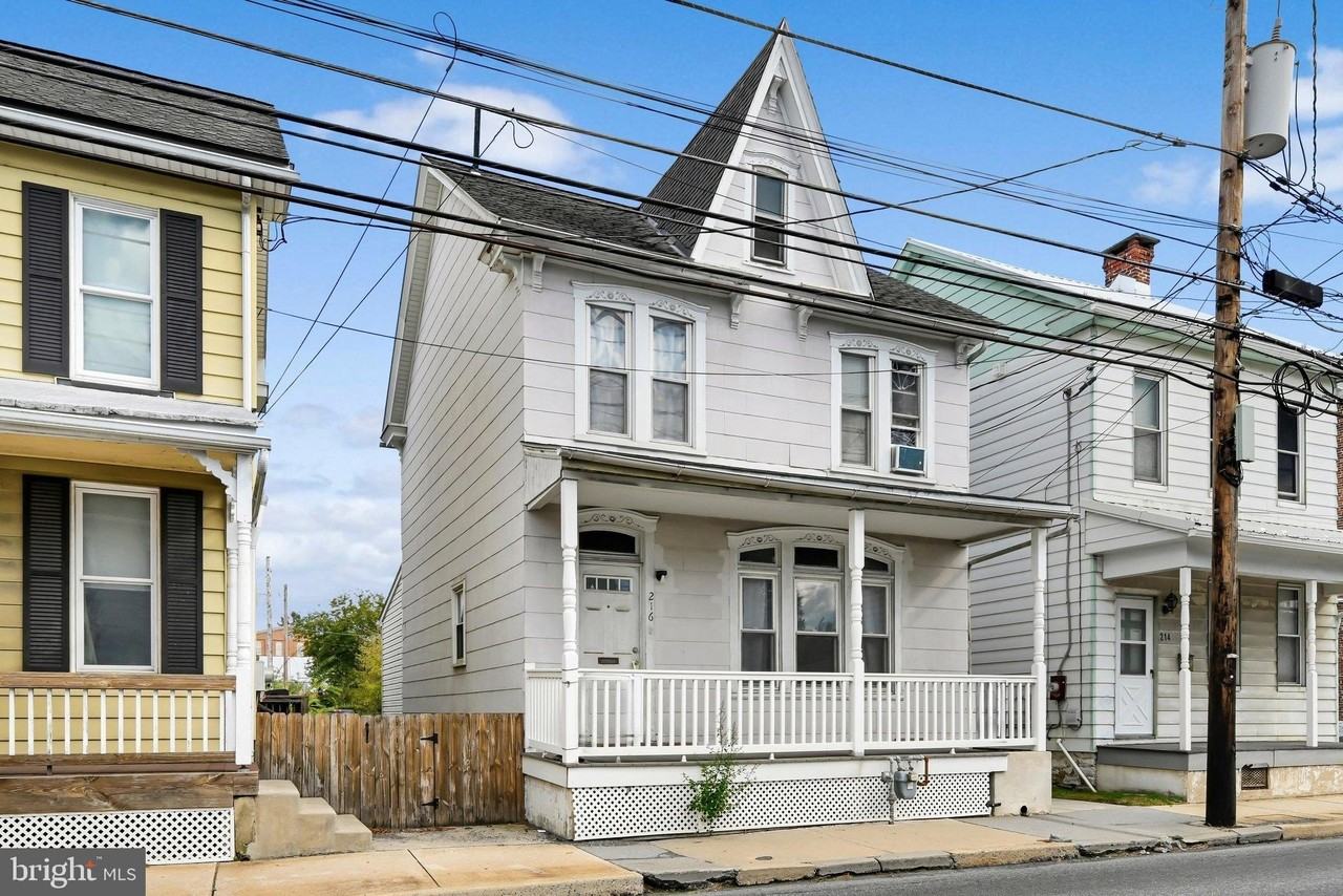 216 Greenwich St - Photo 4 of 32