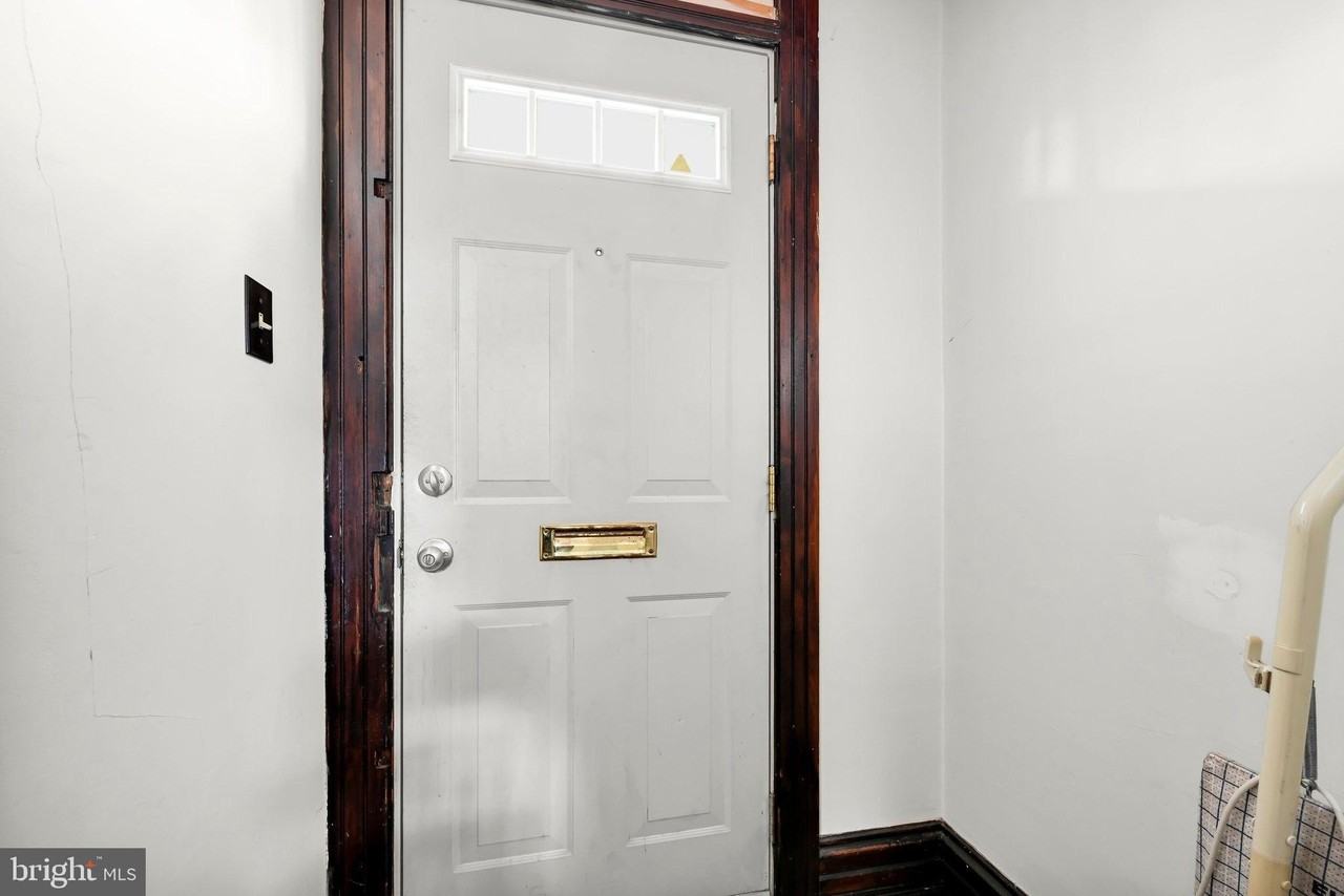 216 Greenwich St - Photo 7 of 32