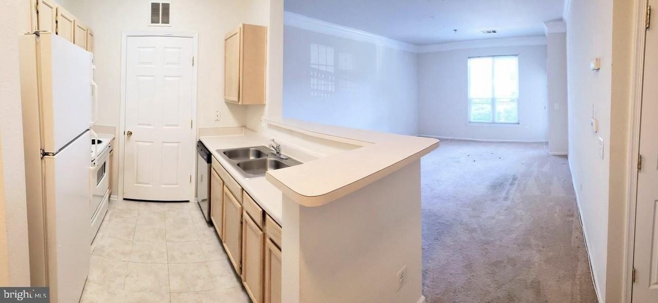 1521 Spring Gate Dr #10109 - Photo 5 of 30