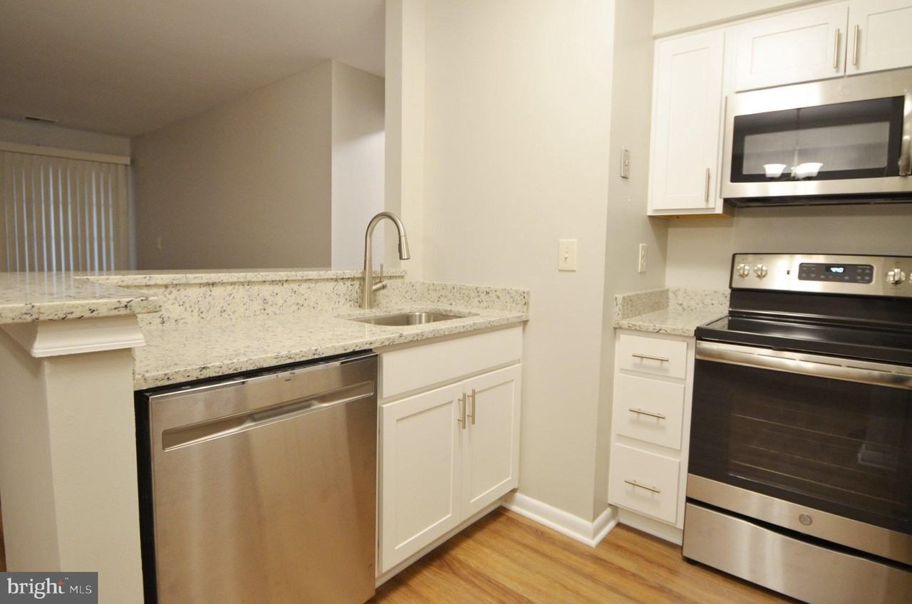 6920 Mary Caroline Cir #H - Photo 3 of 23