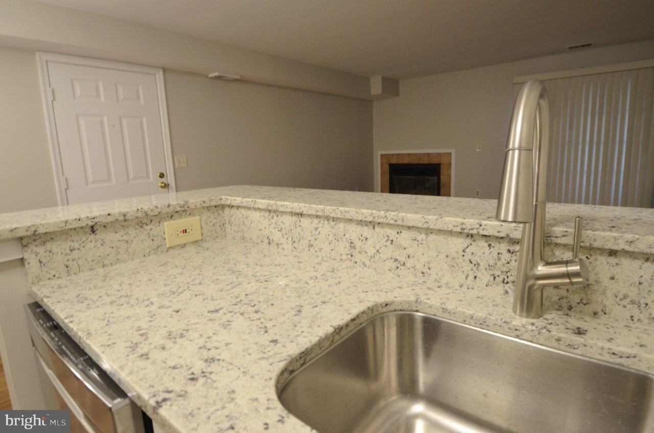 6920 Mary Caroline Cir #H - Photo 4 of 23