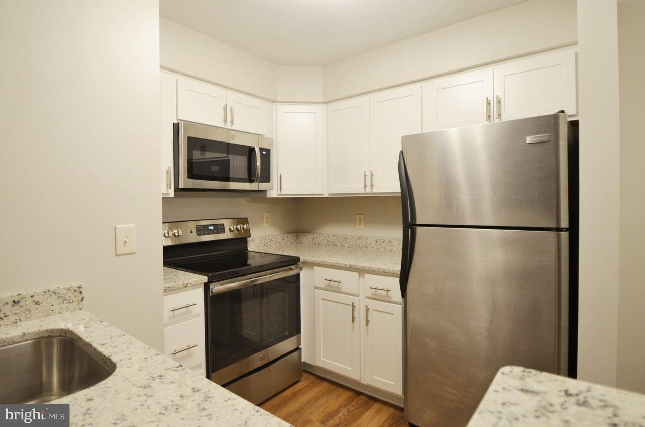 6920 Mary Caroline Cir #H - Photo 5 of 23
