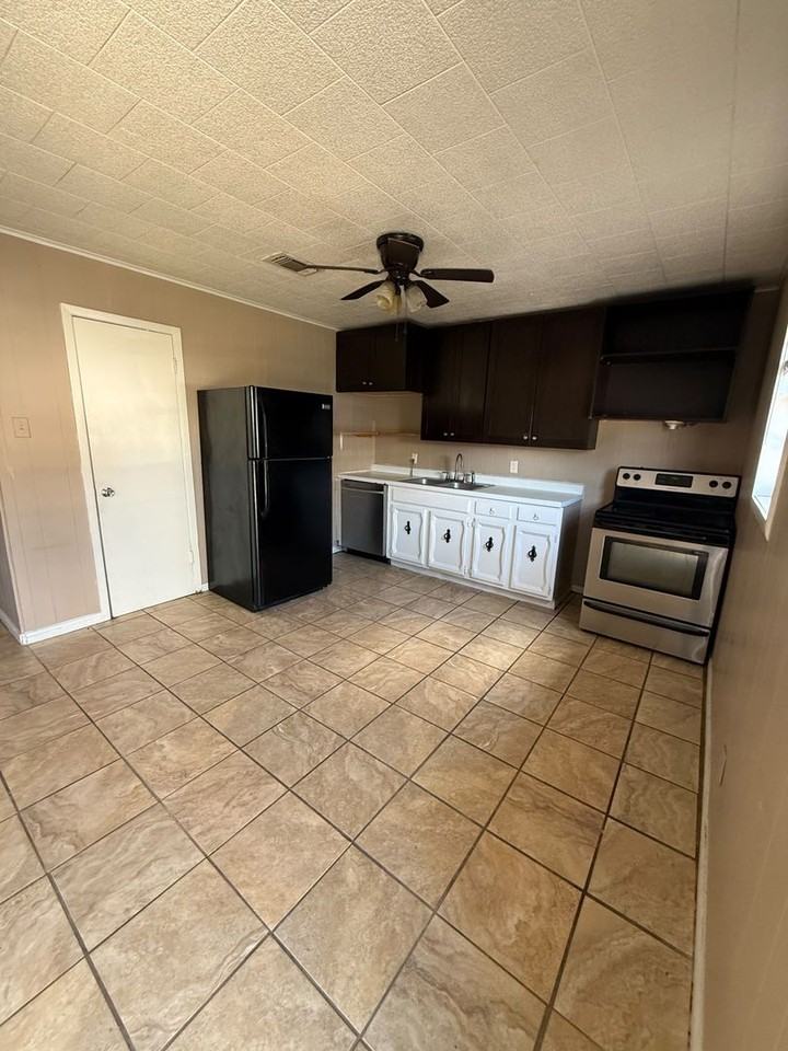 709 N 9th St - Photo 2 of 21