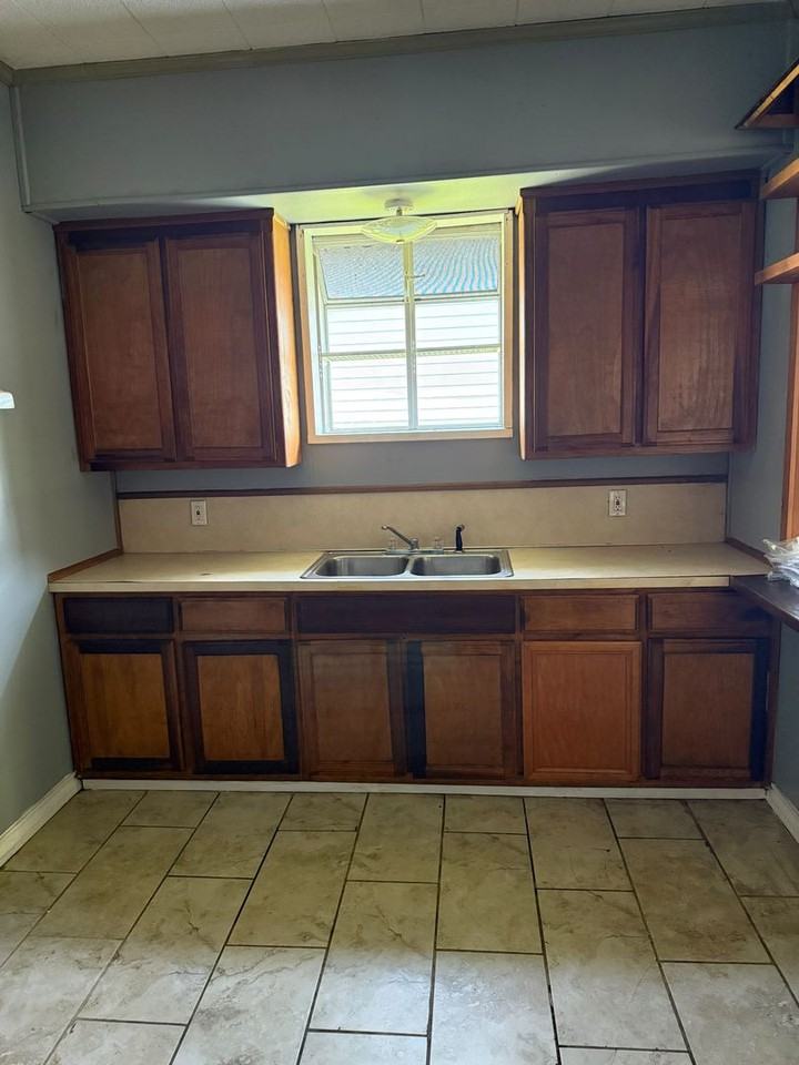 1637 17th St - Photo 3 of 21