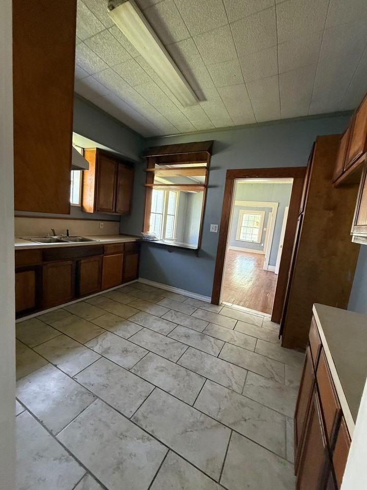1637 17th St - Photo 4 of 21