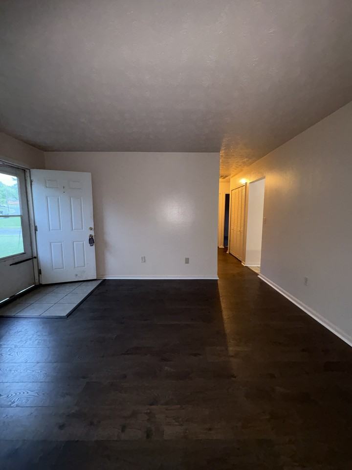 1590 Beatrice Drive - Photo 5 of 11