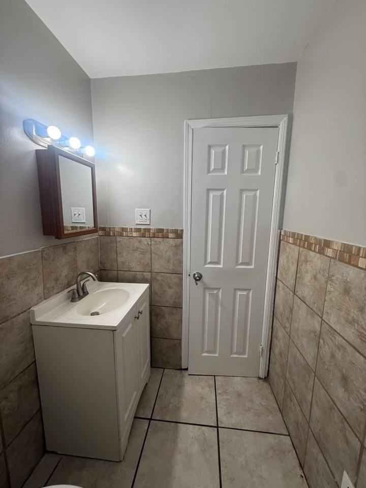 16068 Coram St - Photo 7 of 19
