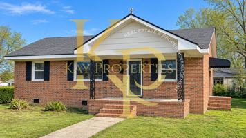 featured image of 501 S Dennis St