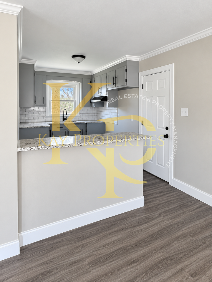 501 S Dennis St - Photo 2 of 6