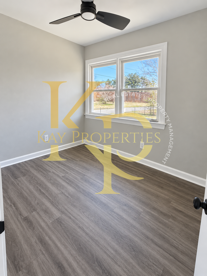 501 S Dennis St - Photo 4 of 6