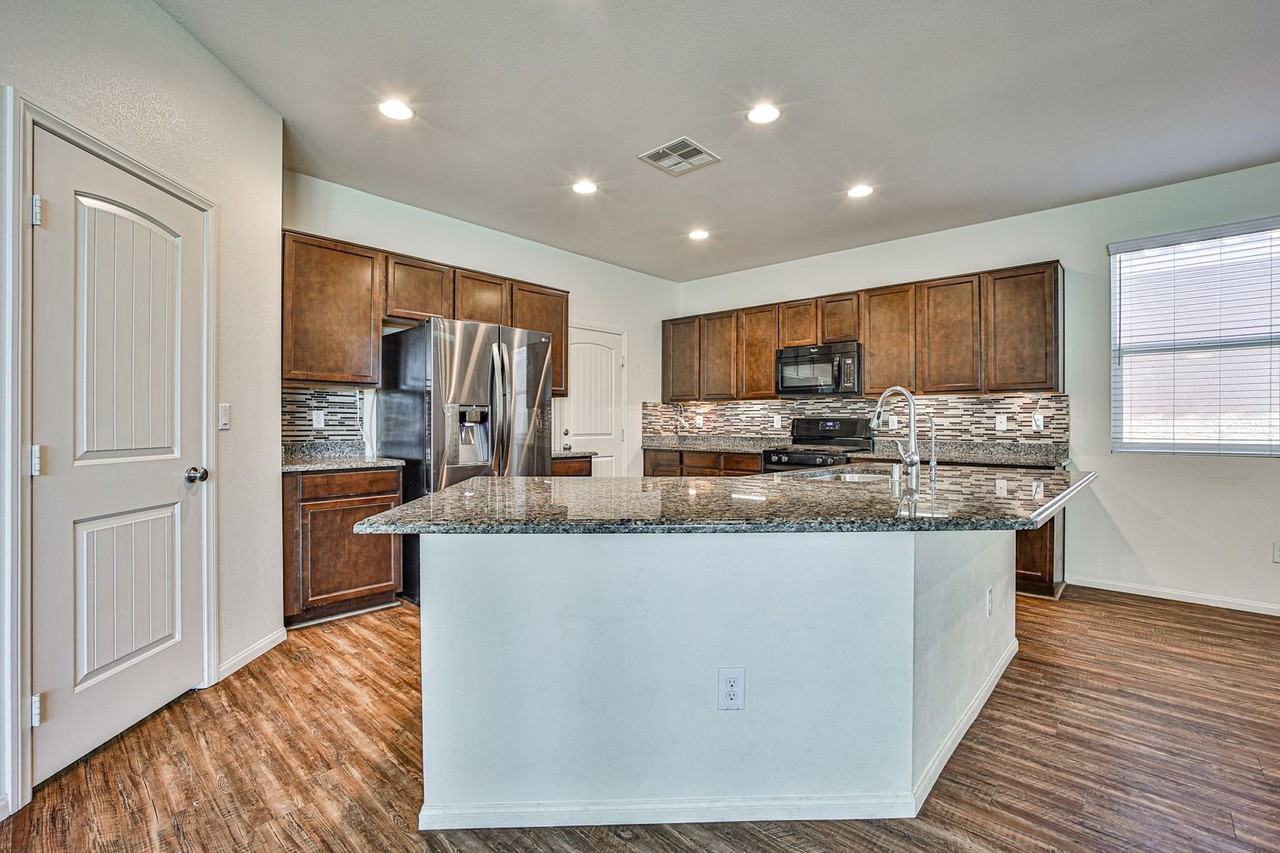 4409 Duck Harbor Ave - Photo 7 of 37