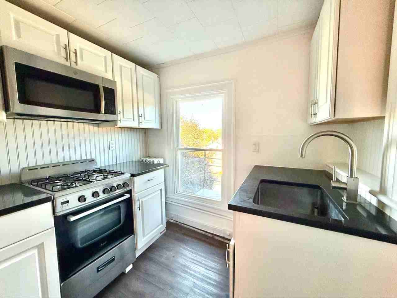184 Hurley Ave - Photo 2 of 10