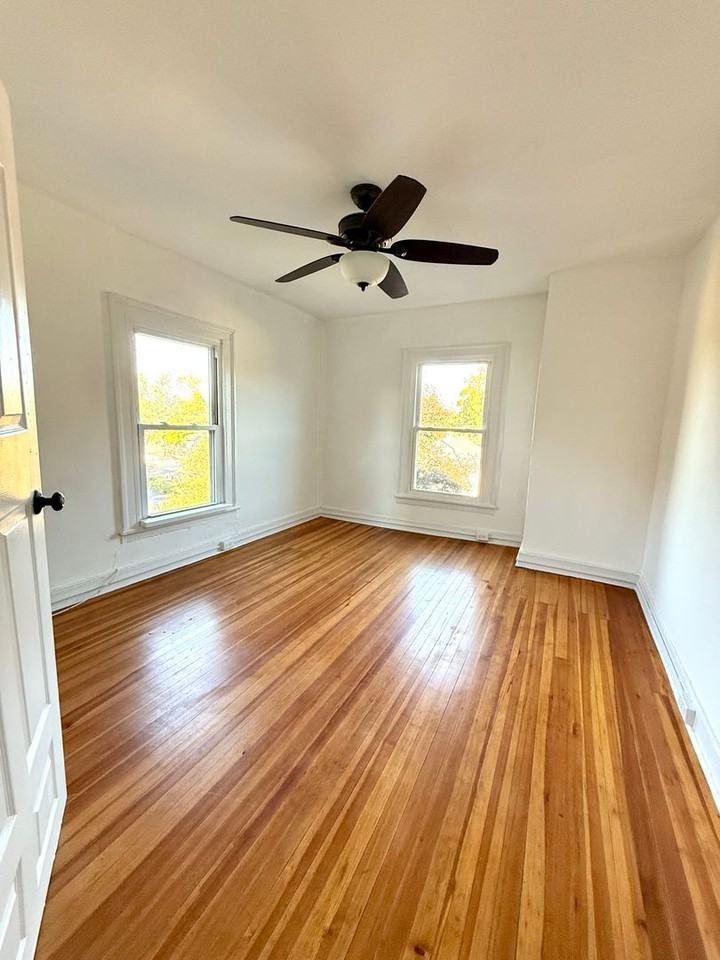 184 Hurley Ave - Photo 3 of 10